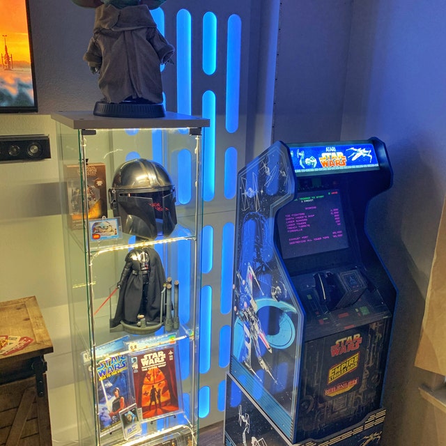Star Wars panels next to arcade